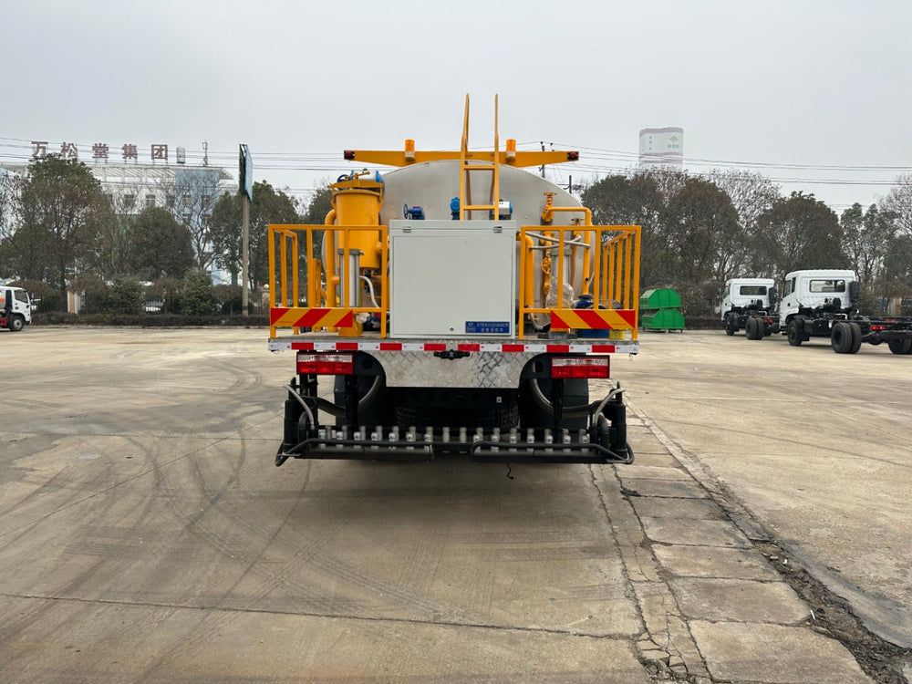 Асфальтораспределитель DongFeng, 9,5 м³, 195 л.с.