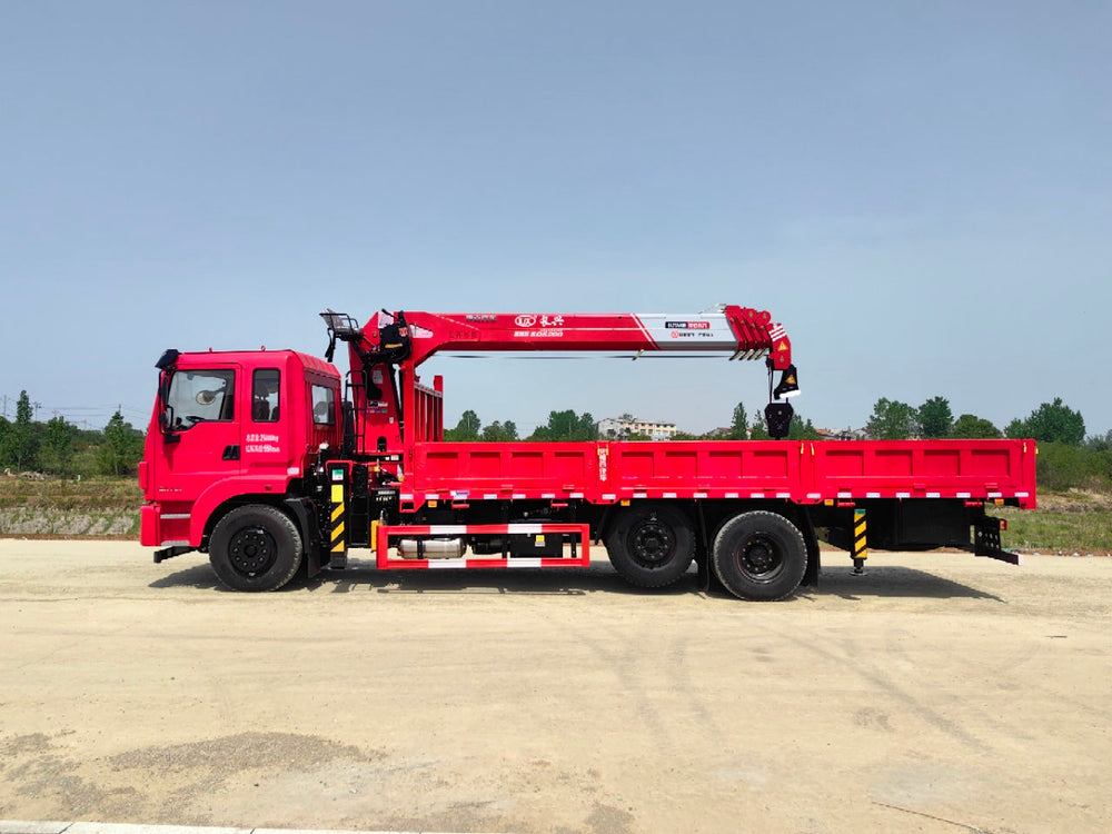 Кран DongFeng с телескопической стрелой и подъемной осью