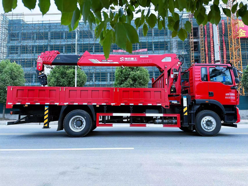 Автокран HOWO 4х2 8т с телескопической стрелой