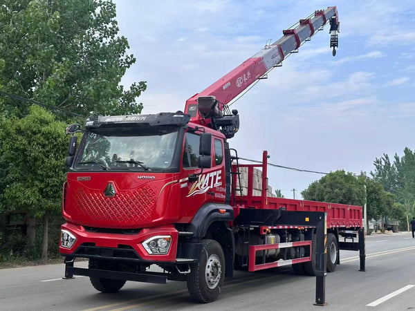 Автокран HOWO 6×4 14Т с телескопической стрелой