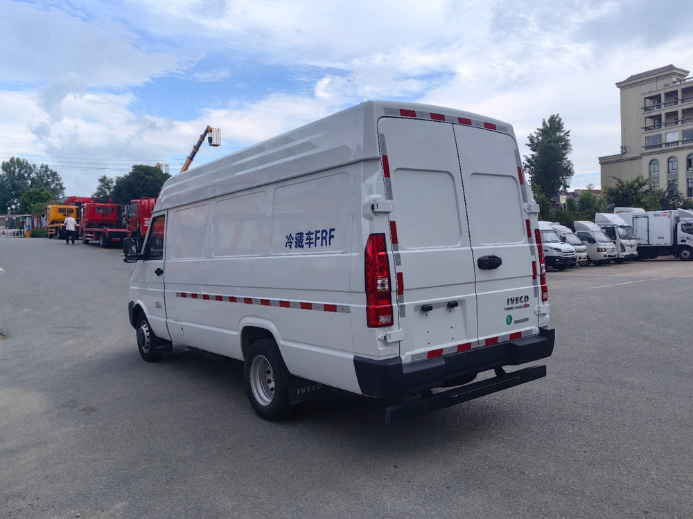 Новейший рефрижераторный фургон IVECO с высокой крышей и длинной колесной базой
