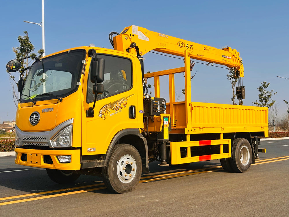 Автокран FAW 180 л.с. с телескопической стрелой