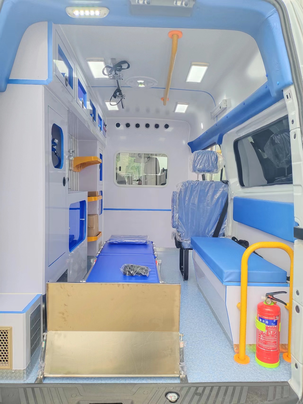 Ford Transit V362, средняя колесная база, средняя крыша, дизельная машина скорой помощи