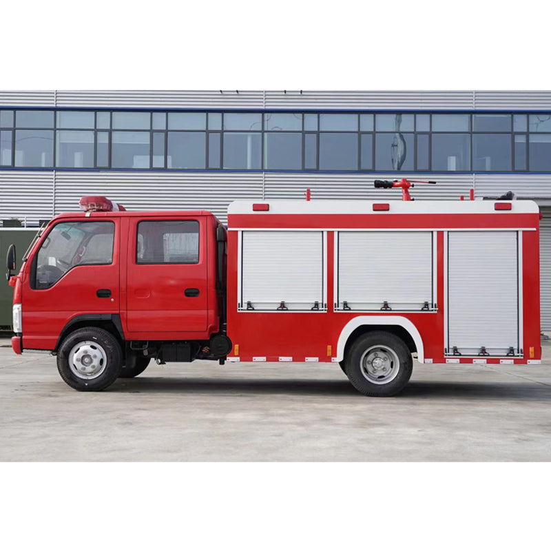 Пожарная автоцистерна ISUZU 4X2, объем воды 2000 л