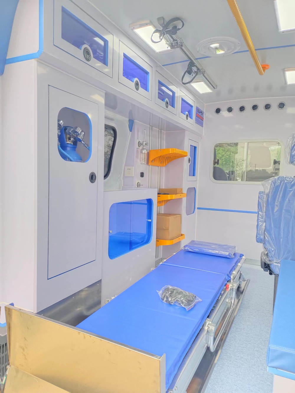 Ford Transit V362, средняя колесная база, средняя крыша, дизельная машина скорой помощи