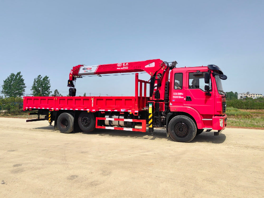 Кран DongFeng с телескопической стрелой и подъемной осью