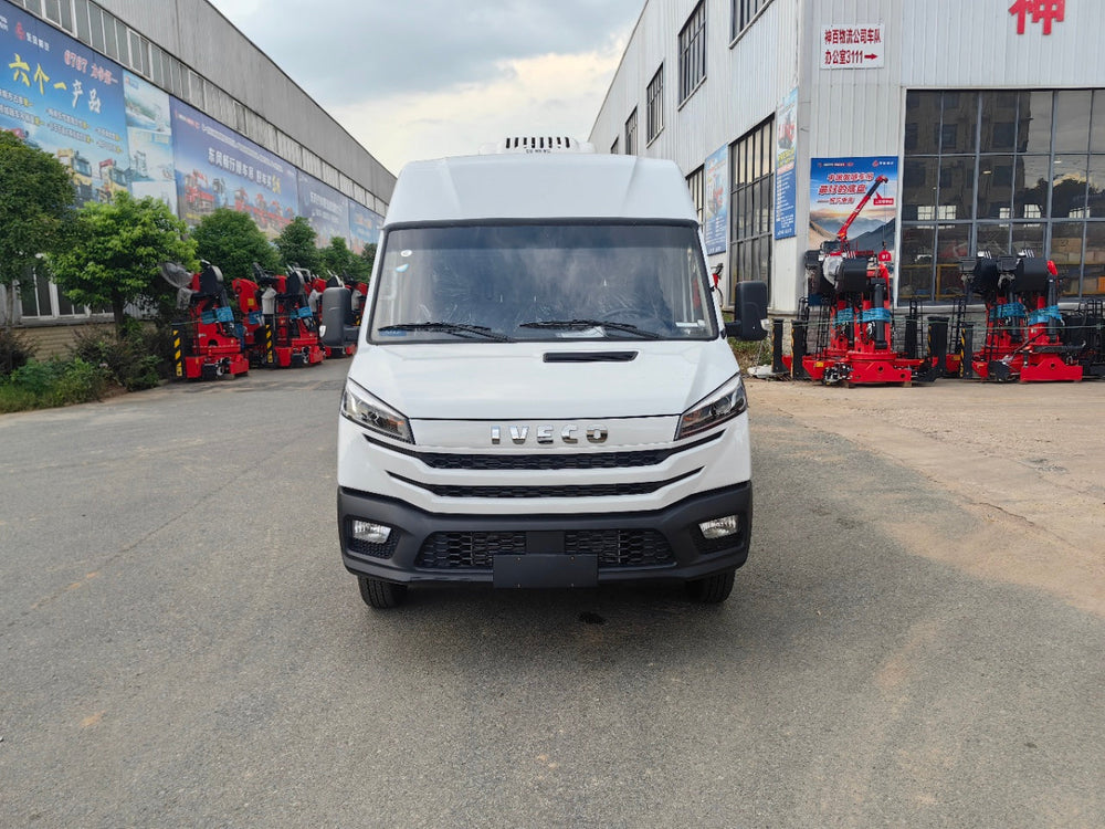 Новейший рефрижераторный фургон IVECO с высокой крышей и длинной колесной базой
