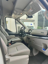 Машина скорой помощи Ford V363 со средней колесной базой, средней высотой крыши и монитором