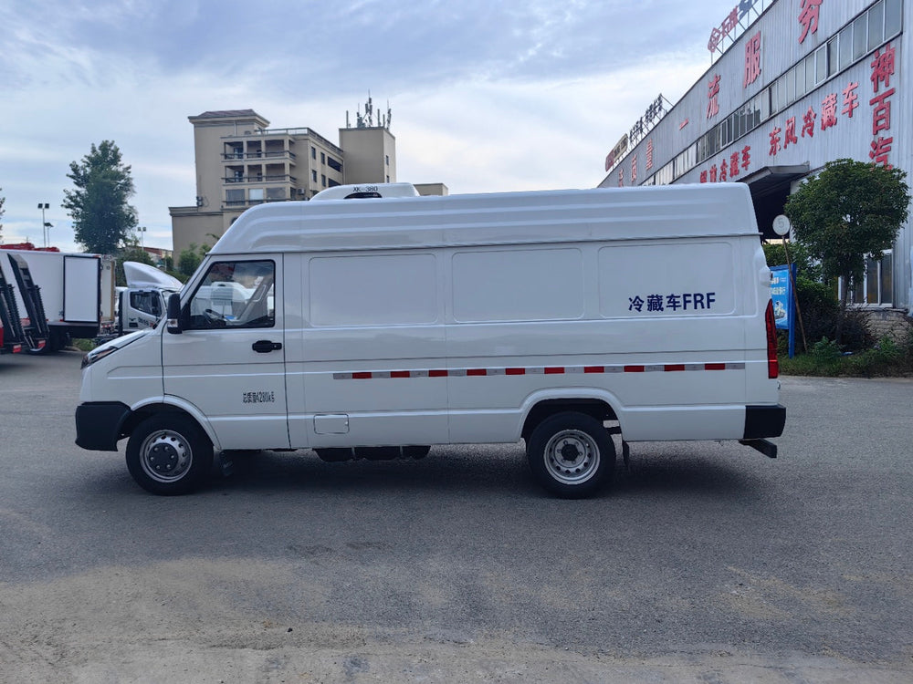 Новейший рефрижераторный фургон IVECO с высокой крышей и длинной колесной базой