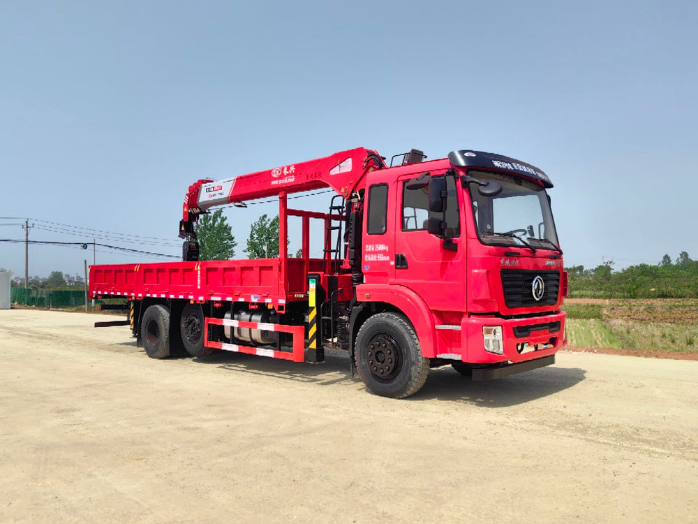 Кран DongFeng с телескопической стрелой и подъемной осью