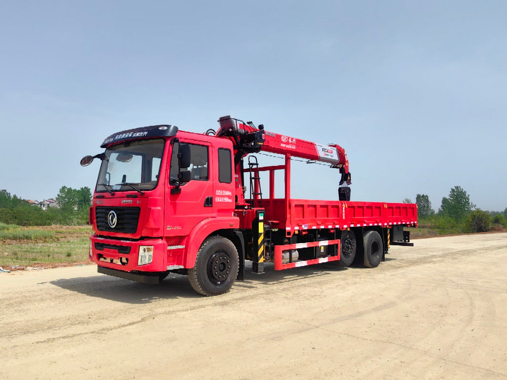 Кран DongFeng с телескопической стрелой и подъемной осью