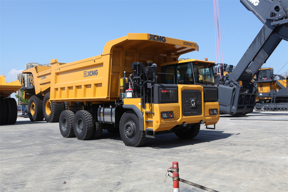 Трехосный карьерный самосвал XCMG XDR90TA с жесткой рамой