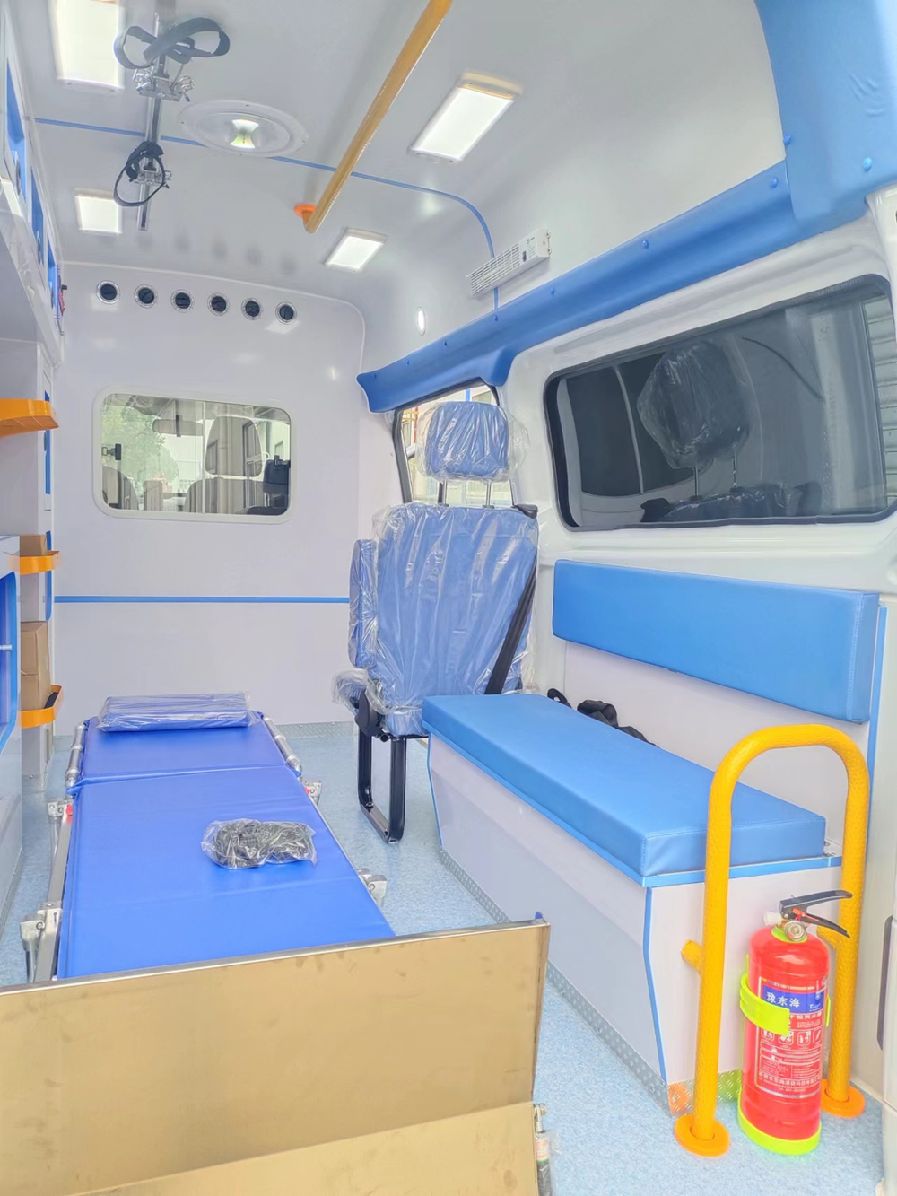 Ford Transit V362 Среднеколесная база Средняя крыша Бензин Монитор пациента Скорая помощь