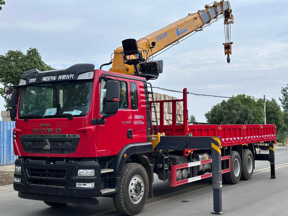 Автокран HOWO 6×4 14Т с телескопической стрелой